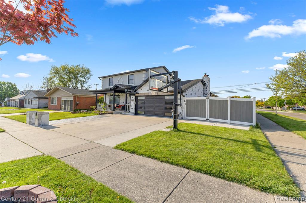 27006 Kingswood Drive Property Photo 1