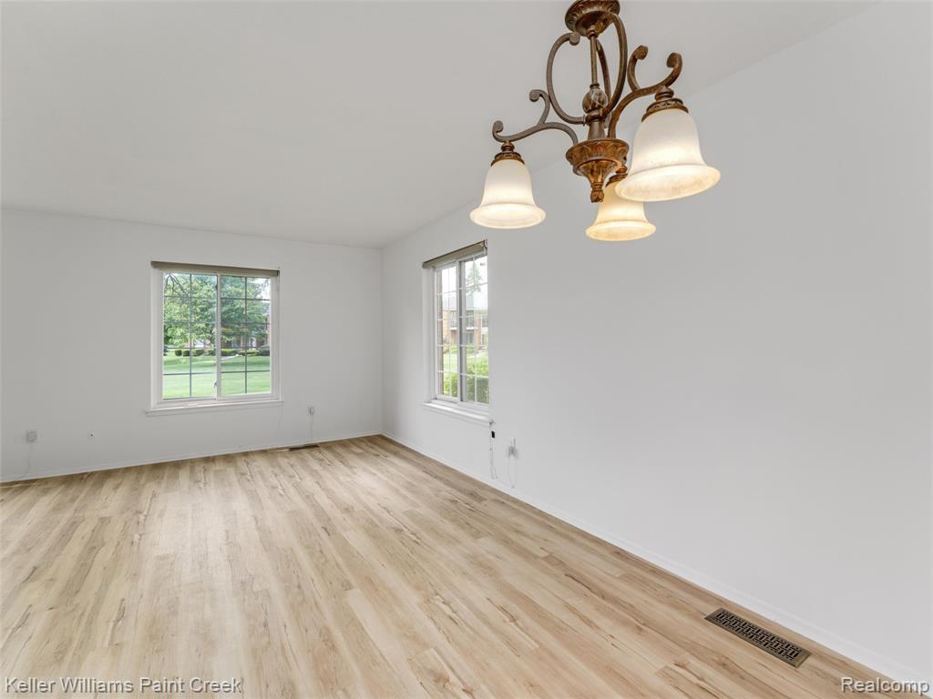 685 E Fox Hills Drive Property Photo 8