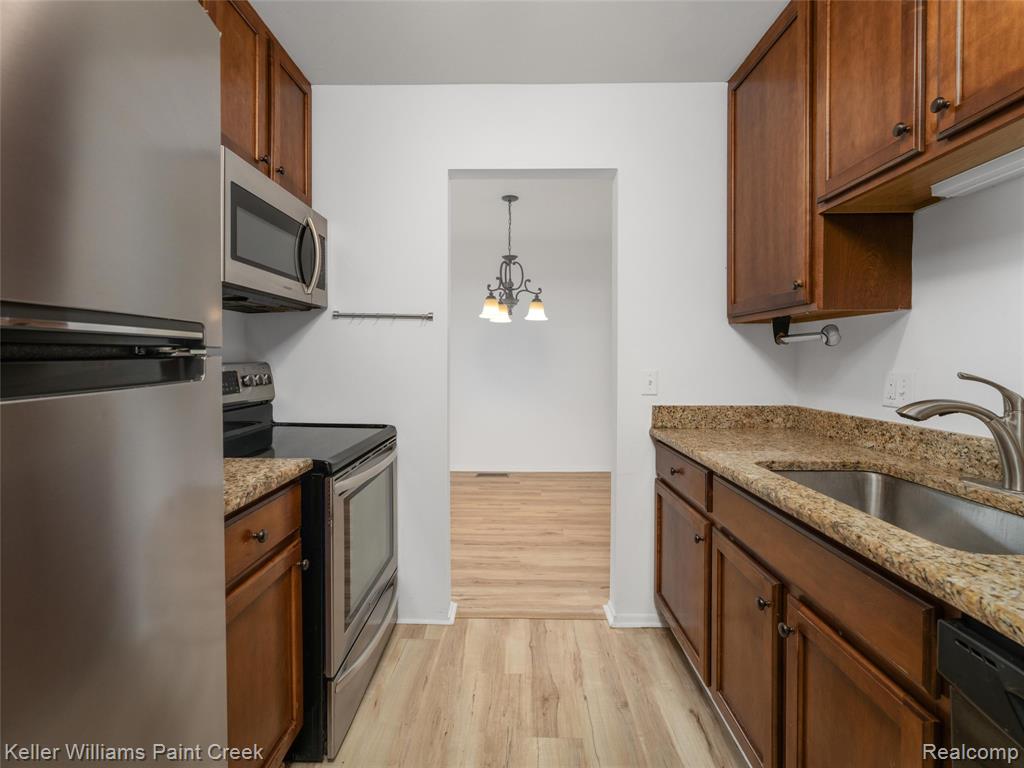 685 E Fox Hills Drive Property Photo 11