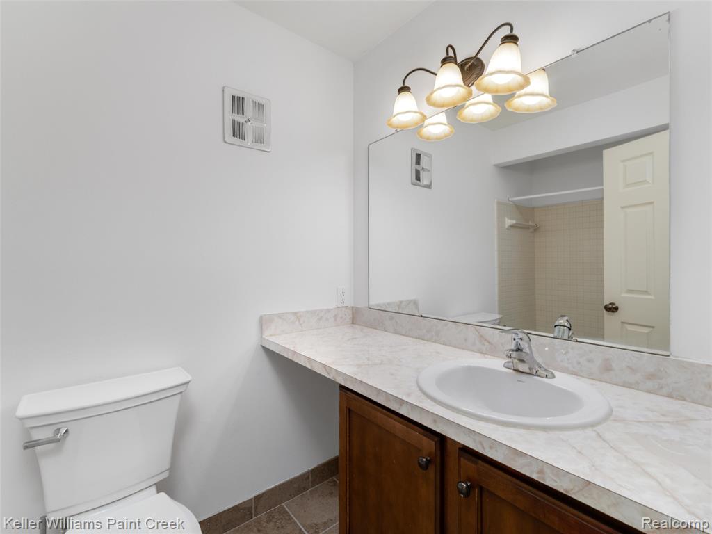 685 E Fox Hills Drive Property Photo 13