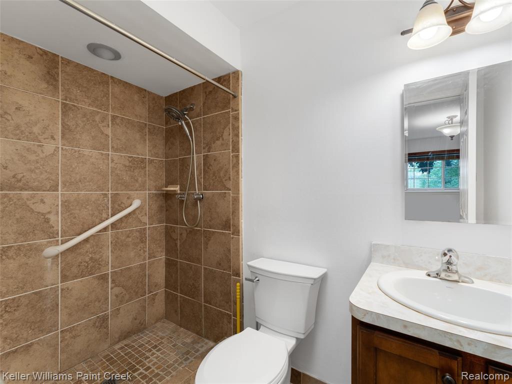685 E Fox Hills Drive Property Photo 18