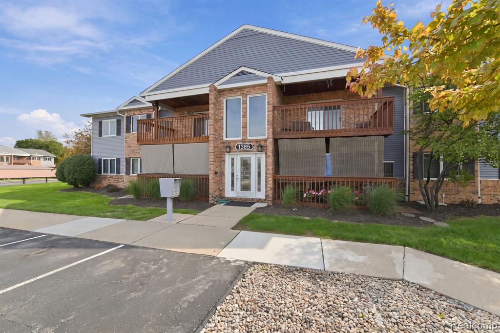 1385 Harbour Boulevard Property Photo 2