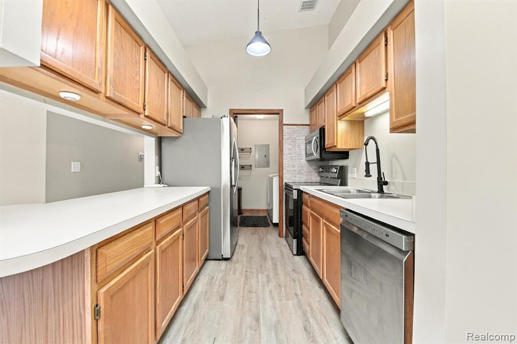 1385 Harbour Boulevard Property Photo 12