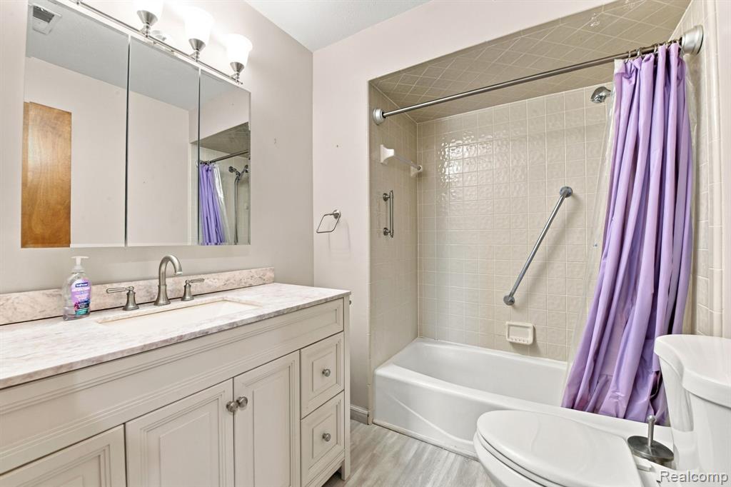 1385 Harbour Boulevard Property Photo 22