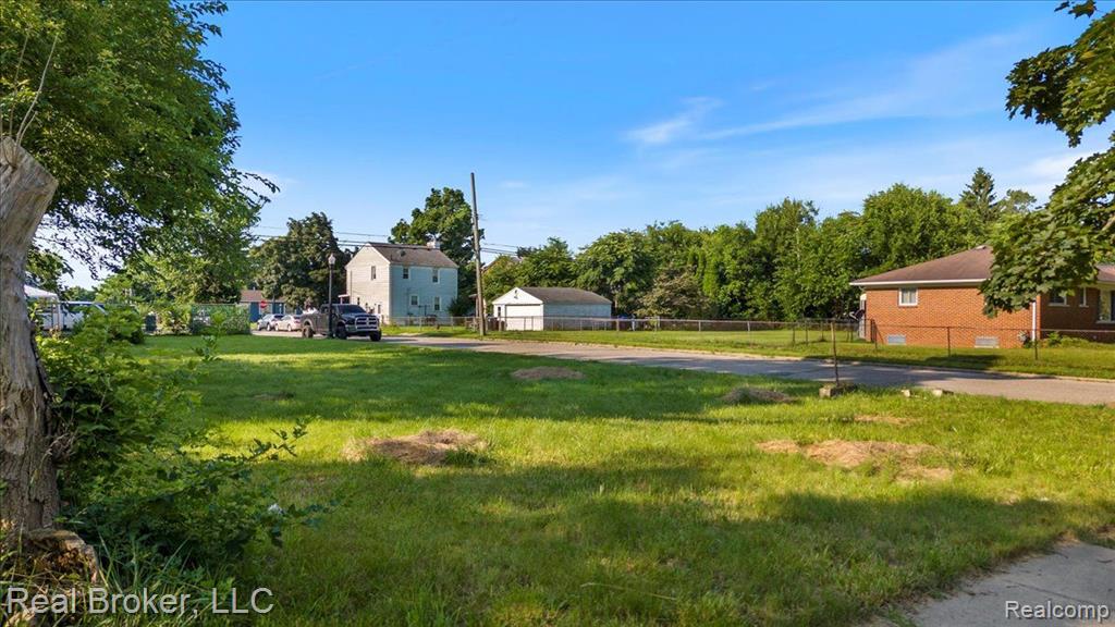 893 Madison Street Property Photo 3