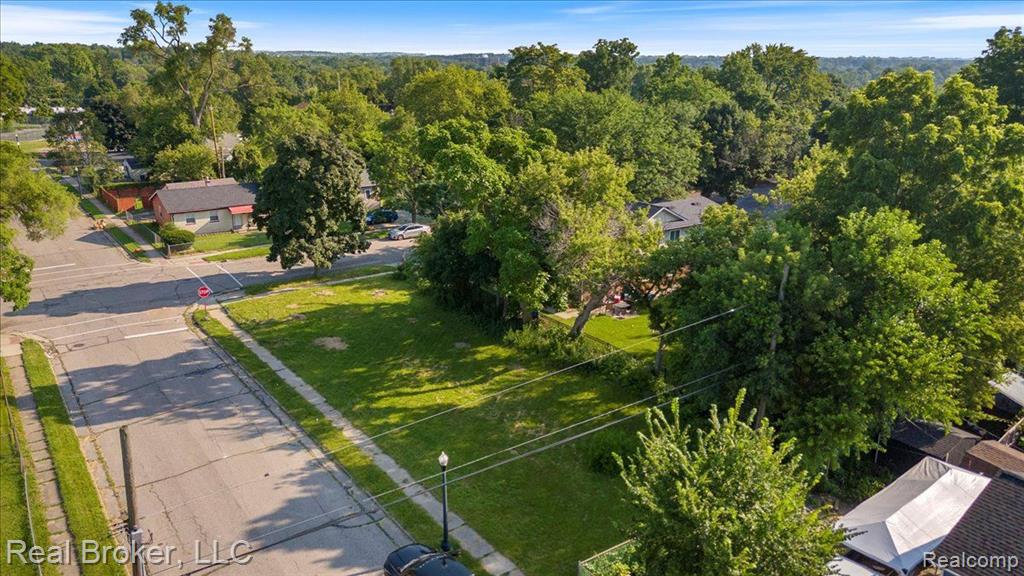 893 Madison Street Property Photo 4
