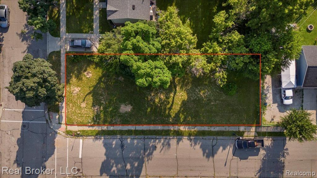 893 Madison Street Property Photo 8