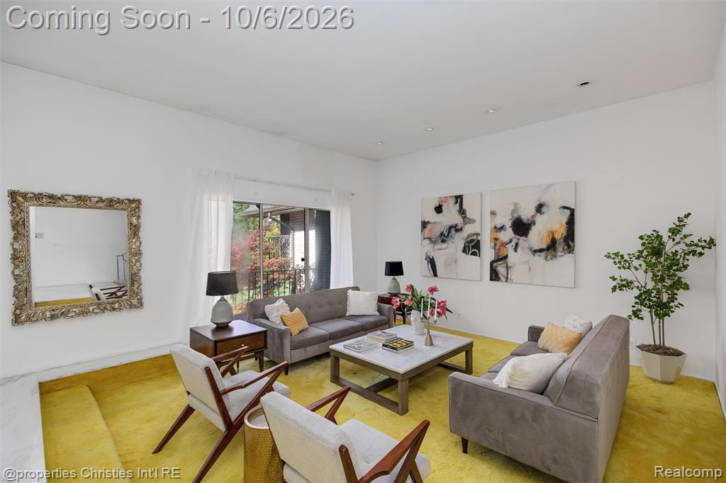 23249 Morningside Street Property Photo 8