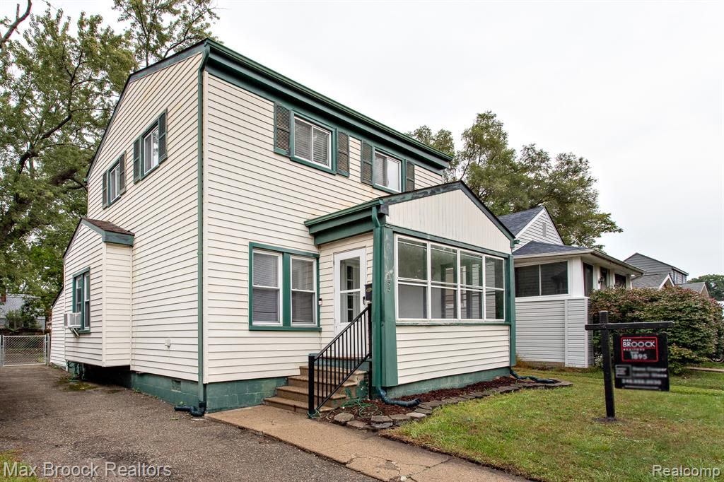 455 E Lewiston Avenue Property Photo 2