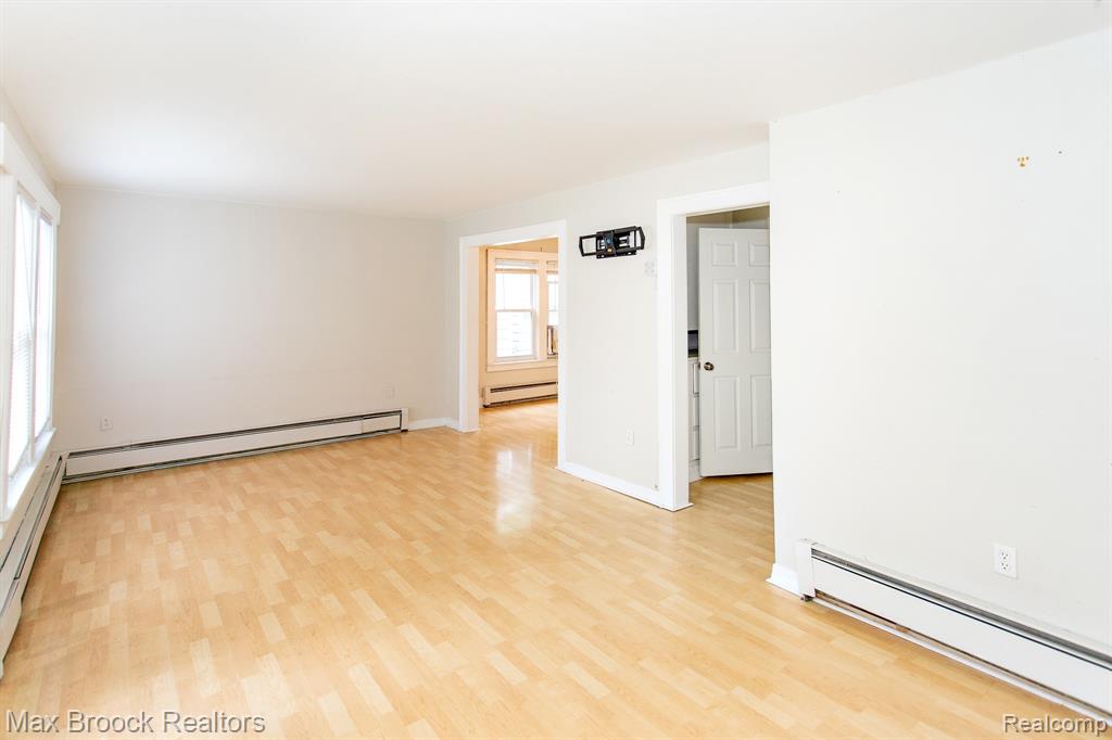 455 E Lewiston Avenue Property Photo 8
