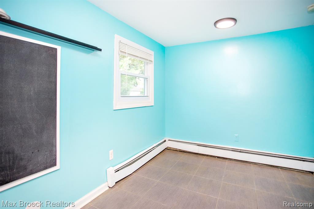 455 E Lewiston Avenue Property Photo 20