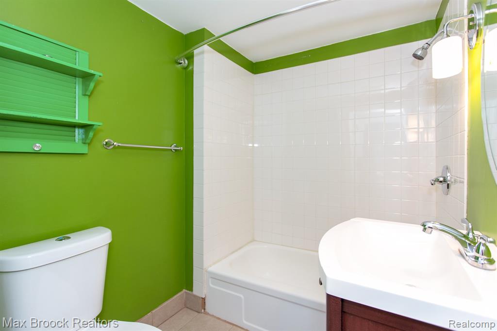 455 E Lewiston Avenue Property Photo 26
