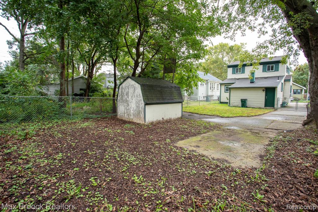 455 E Lewiston Avenue Property Photo 41