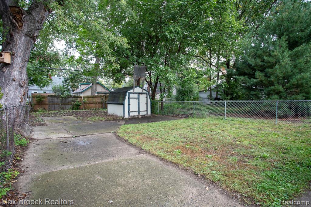 455 E Lewiston Avenue Property Photo 42