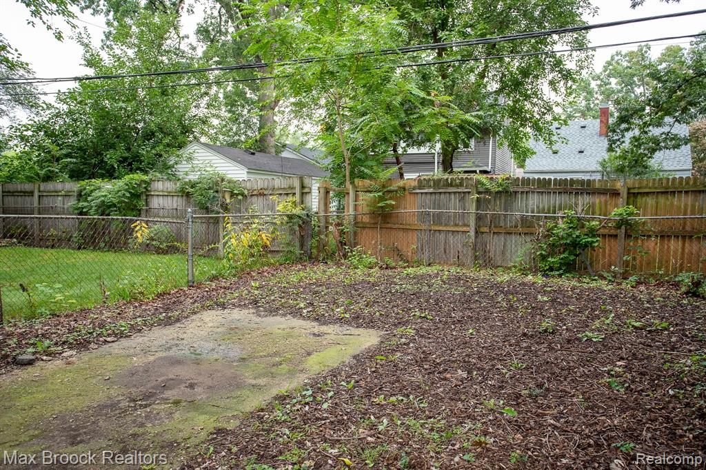 455 E Lewiston Avenue Property Photo 43