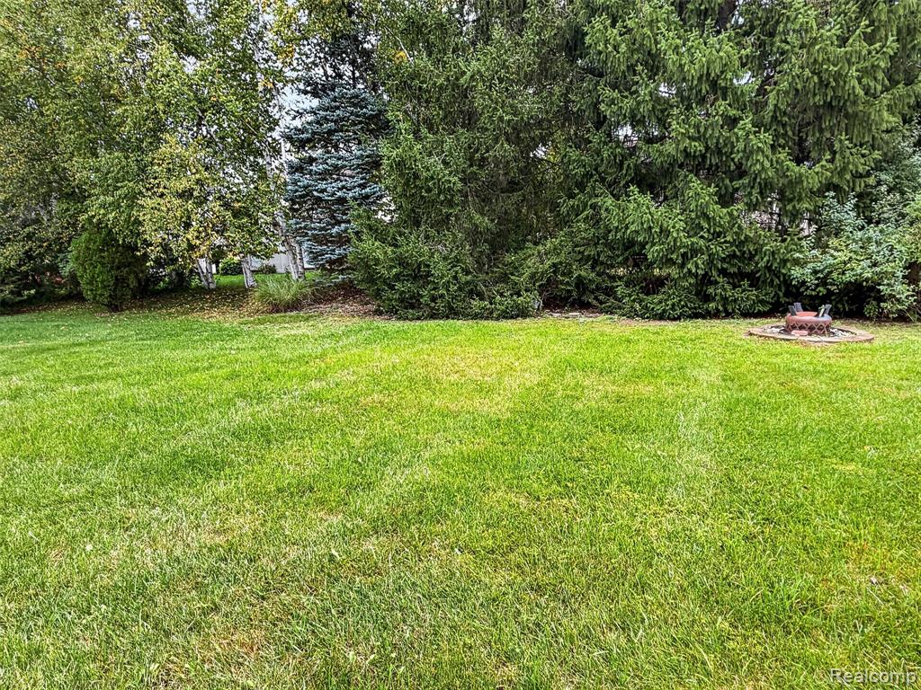 47258 Scarlet Drive Property Photo 4
