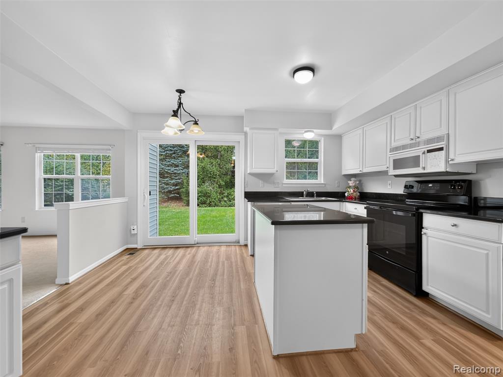 47258 Scarlet Drive Property Photo 6