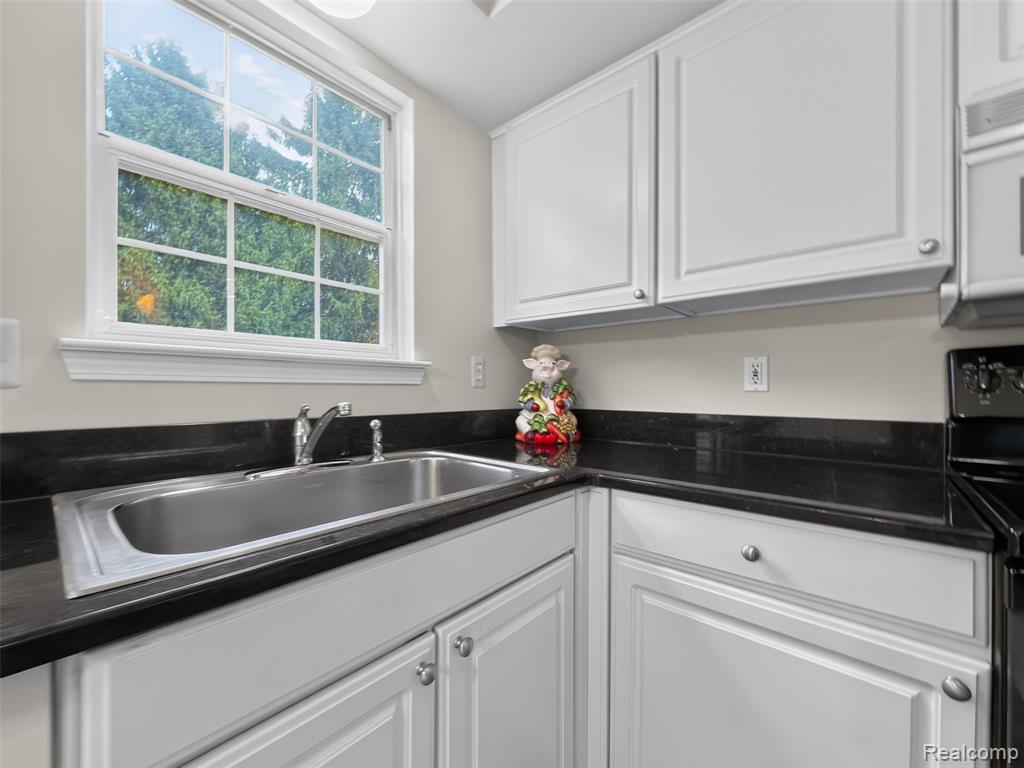 47258 Scarlet Drive Property Photo 8