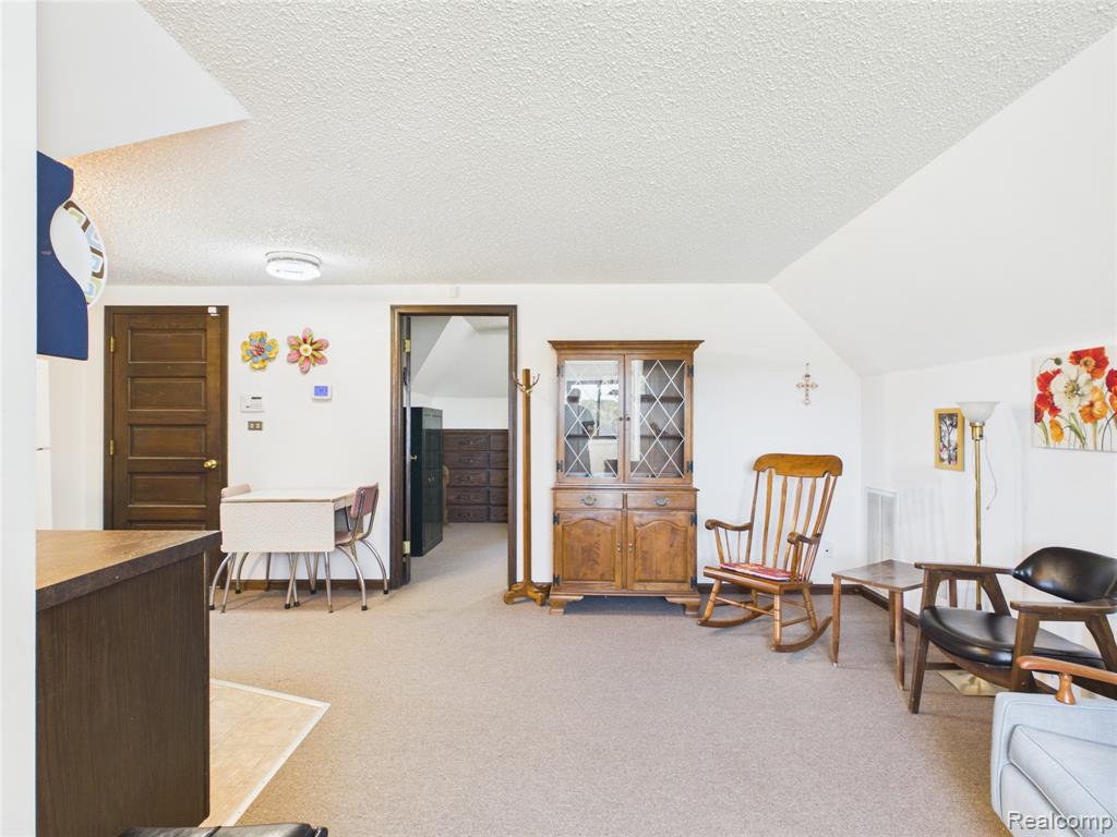 9515 E Bristol Road Property Photo 9