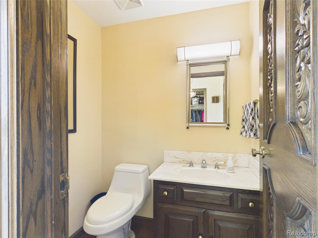9515 E Bristol Road Property Photo 14