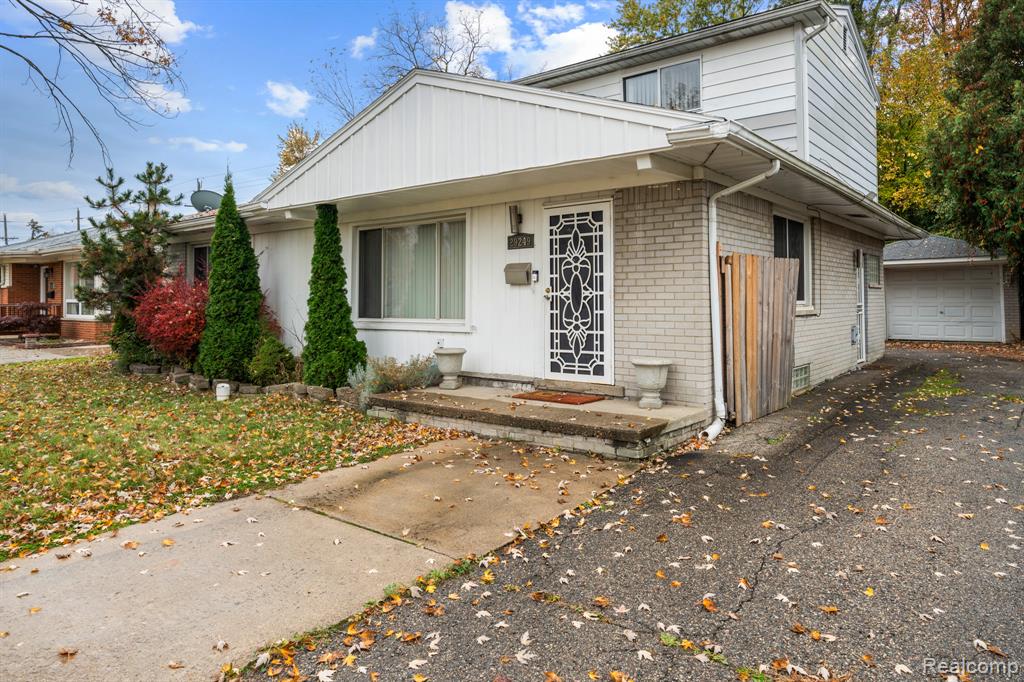 29249 Everett Street Property Photo 1