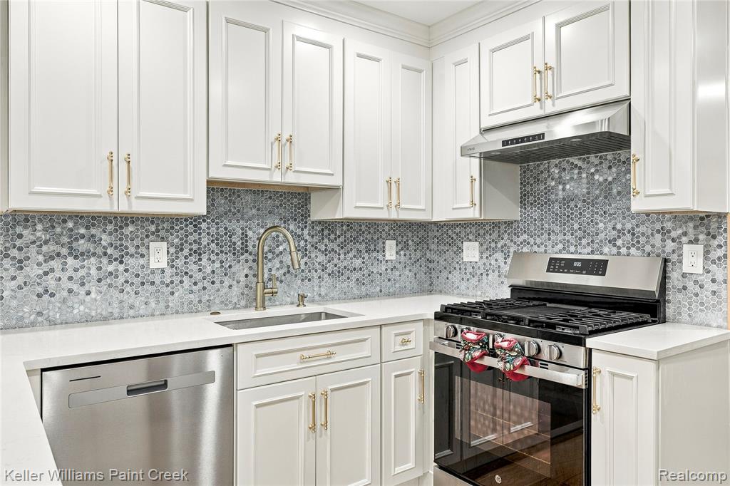3308 Spring Meadow Drive Property Photo 12