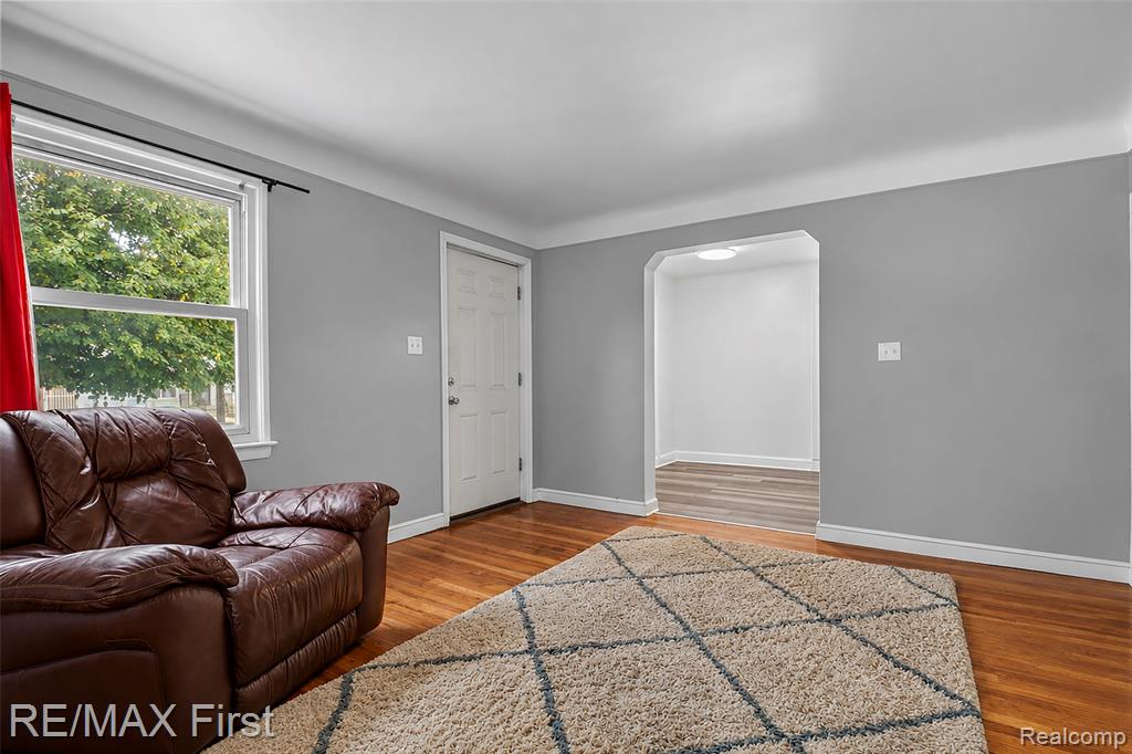 7381 Minock Street Property Photo 4