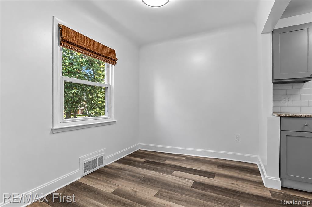 7381 Minock Street Property Photo 9
