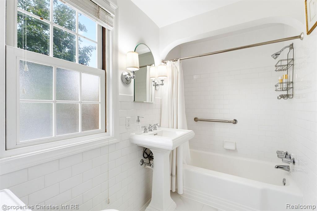 32111 Auburn Drive Property Photo 25