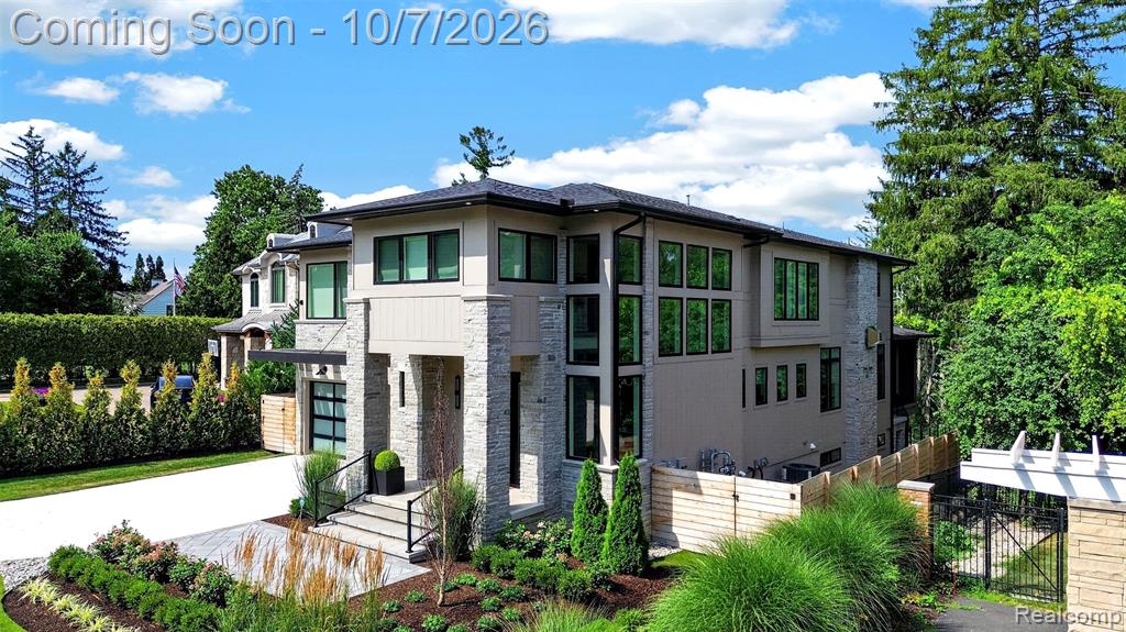 1230 Latham Street Property Photo 2