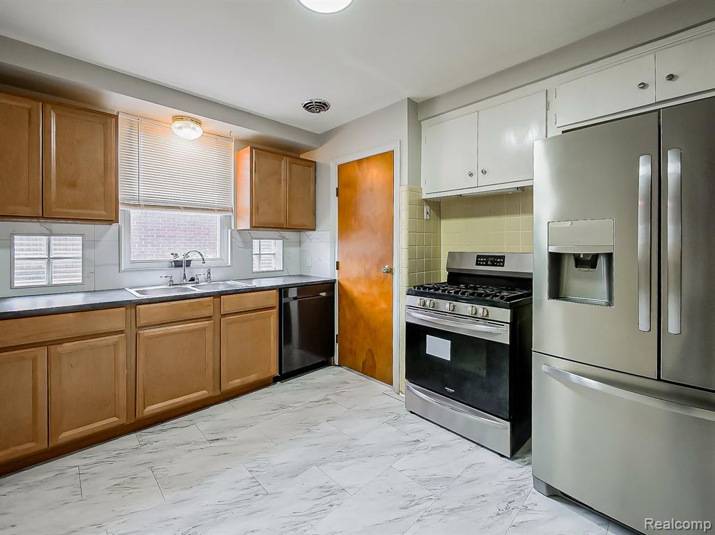19676 Woodmont Street Property Photo 5