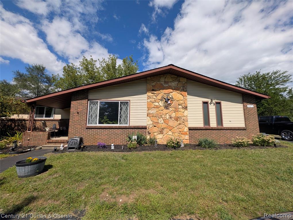 9371 Bennett Lake Road Property Photo 1