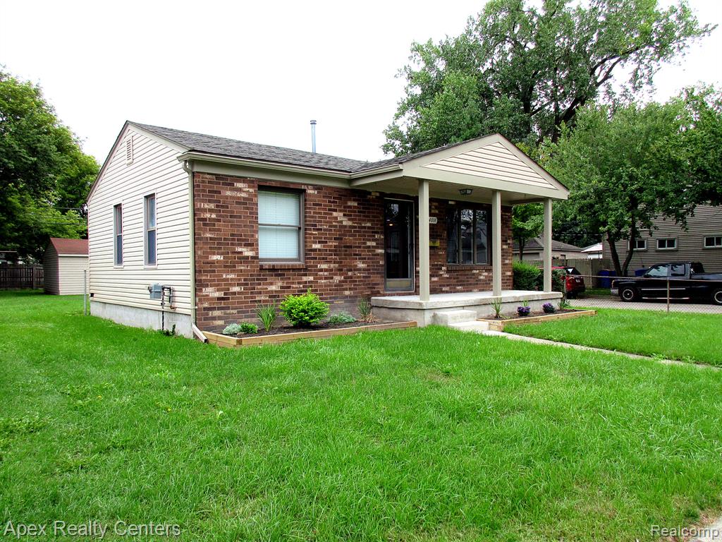 24808 Lauren Avenue Property Photo 2