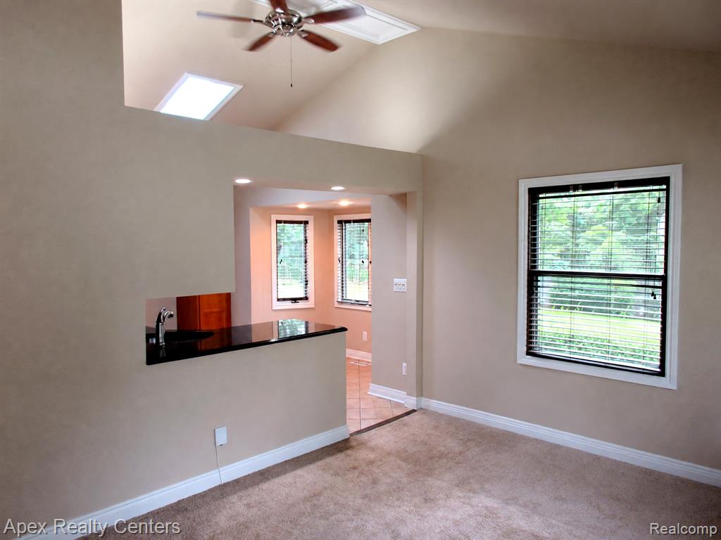 24808 Lauren Avenue Property Photo 4