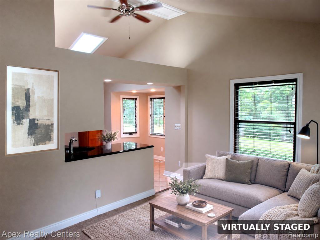 24808 Lauren Avenue Property Photo 5
