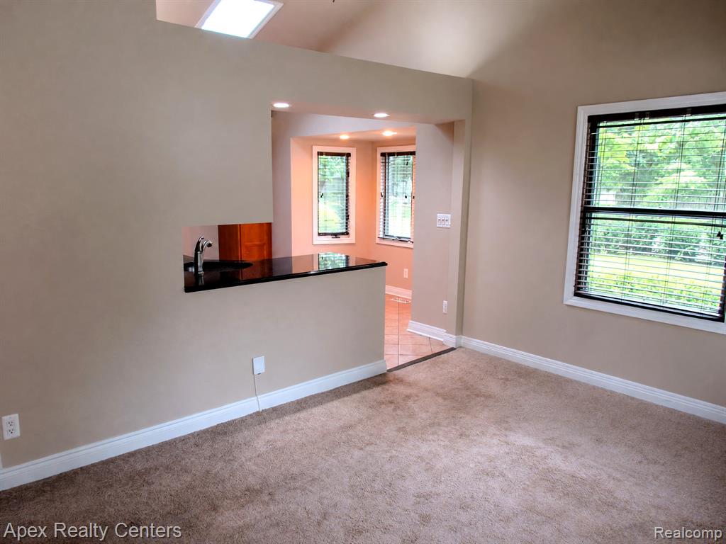 24808 Lauren Avenue Property Photo 6