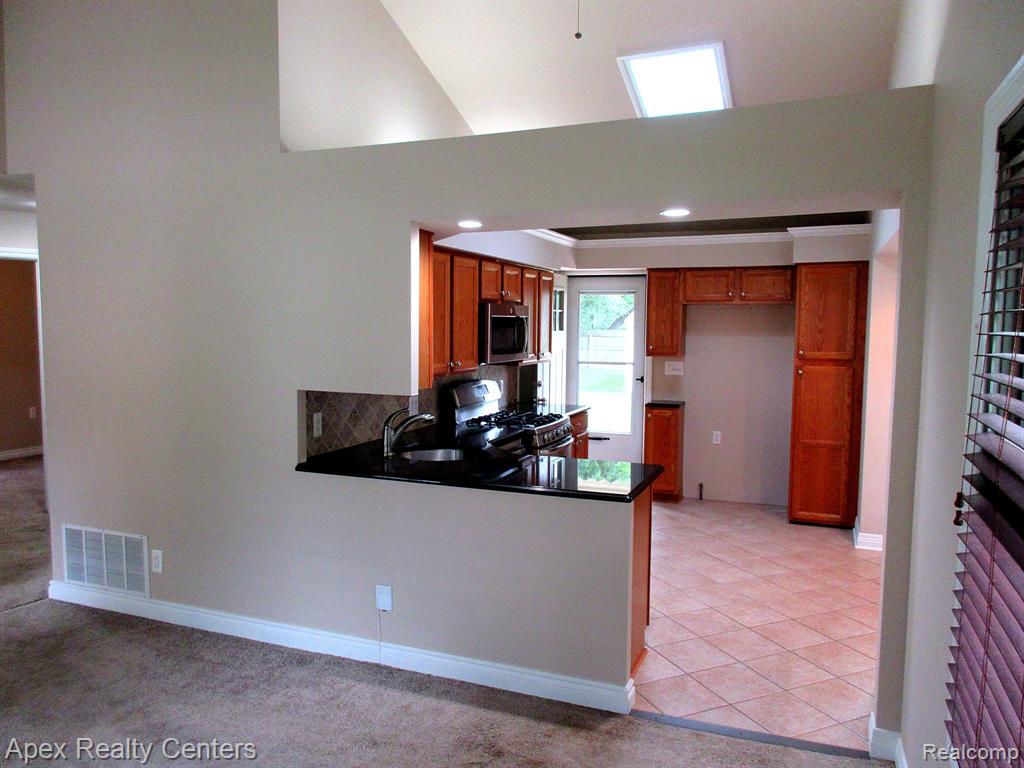 24808 Lauren Avenue Property Photo 7