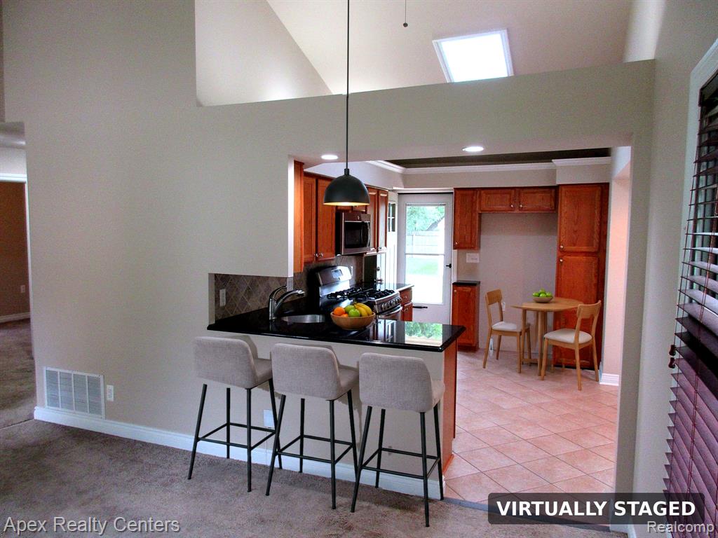 24808 Lauren Avenue Property Photo 8