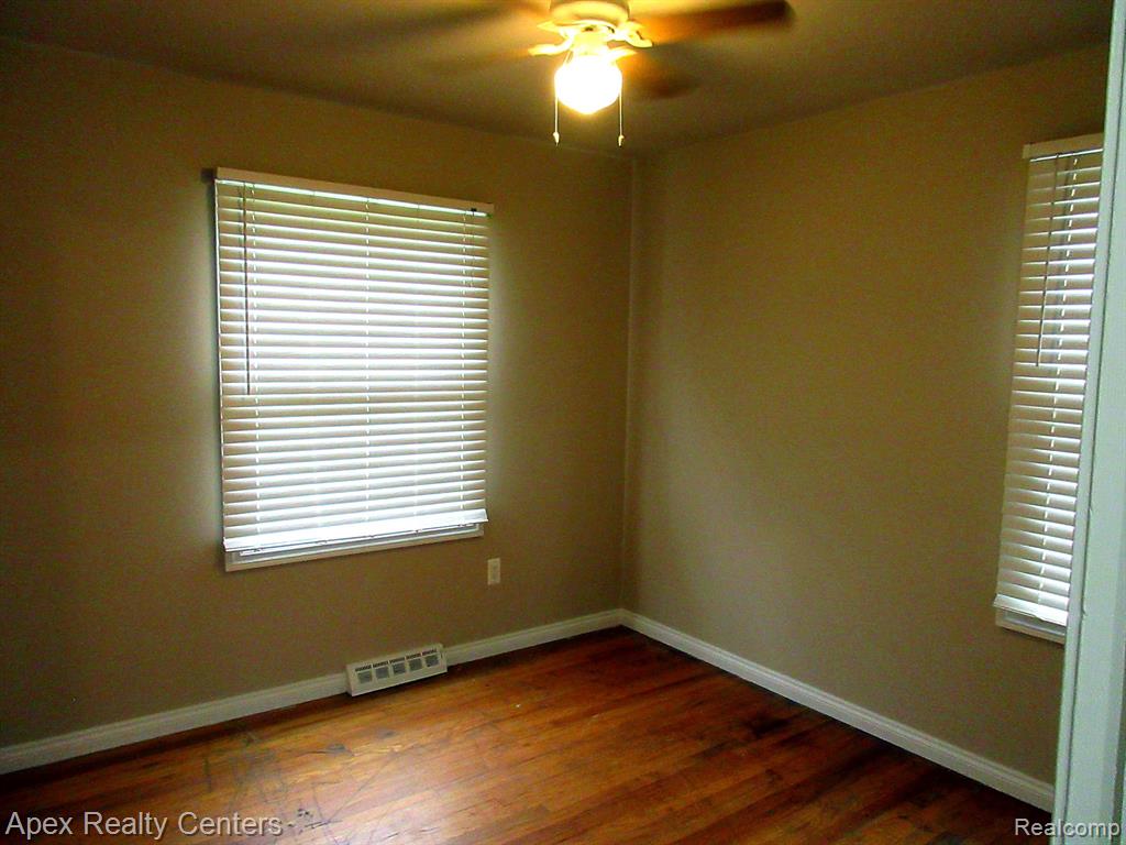 24808 Lauren Avenue Property Photo 10