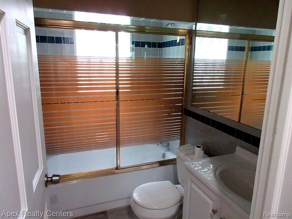 24808 Lauren Avenue Property Photo 14