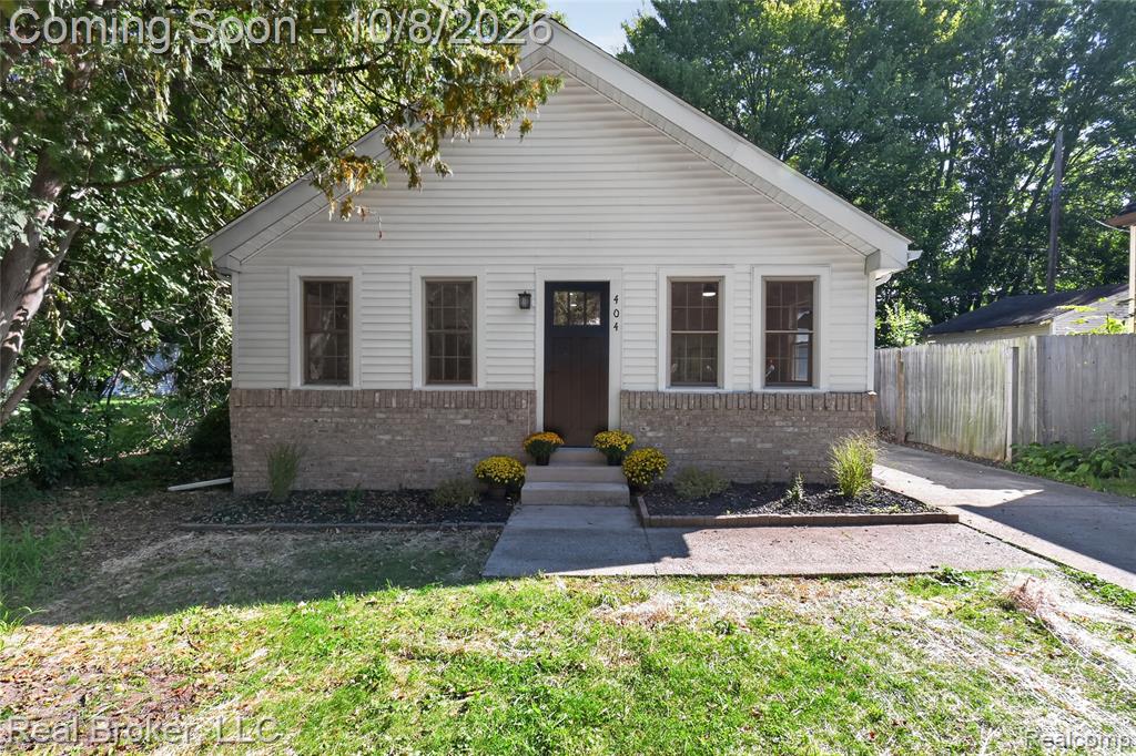 404 Laprairie Street Property Photo 1