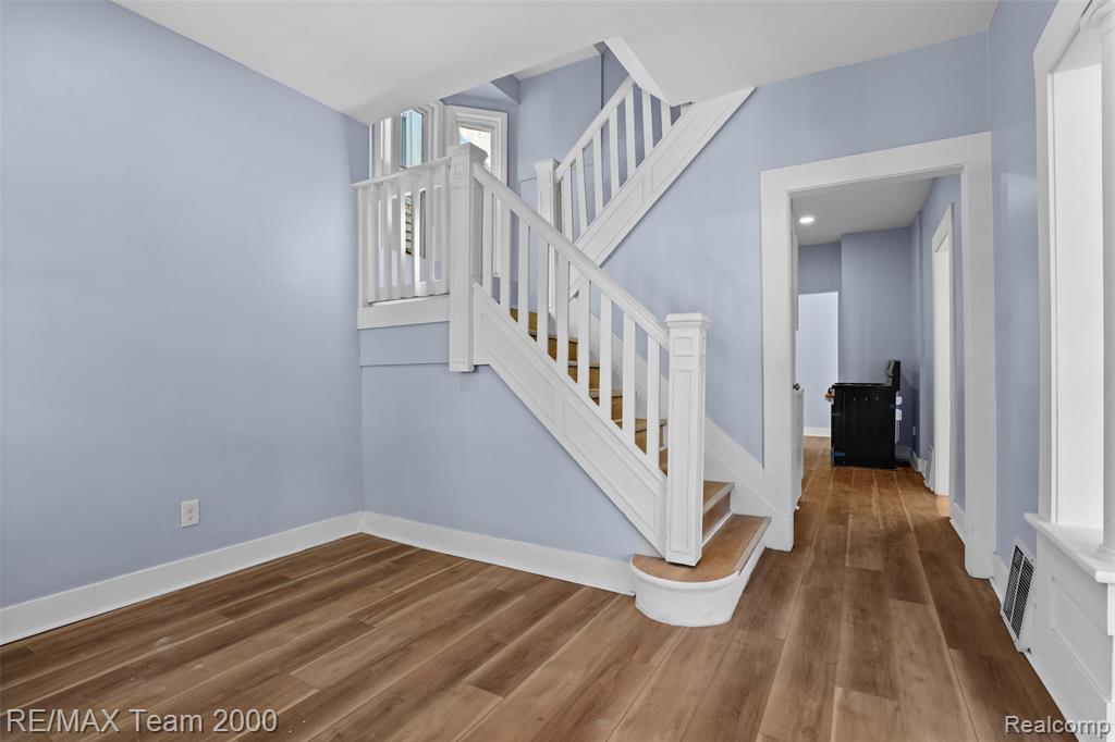 2435 Canton Street Property Photo 7