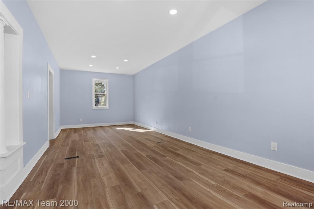 2435 Canton Street Property Photo 8