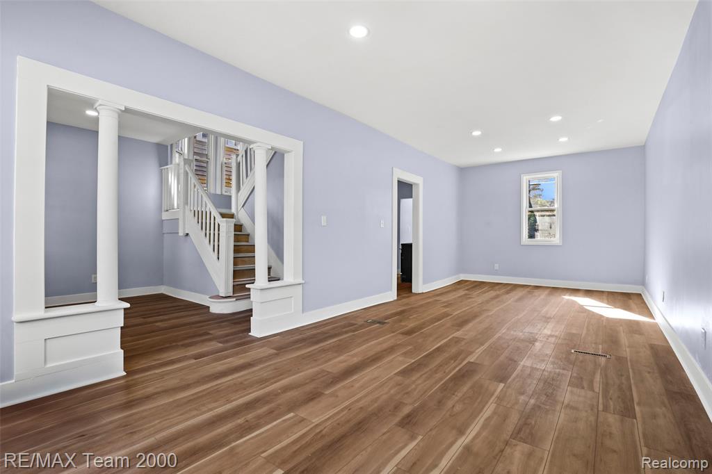2435 Canton Street Property Photo 9