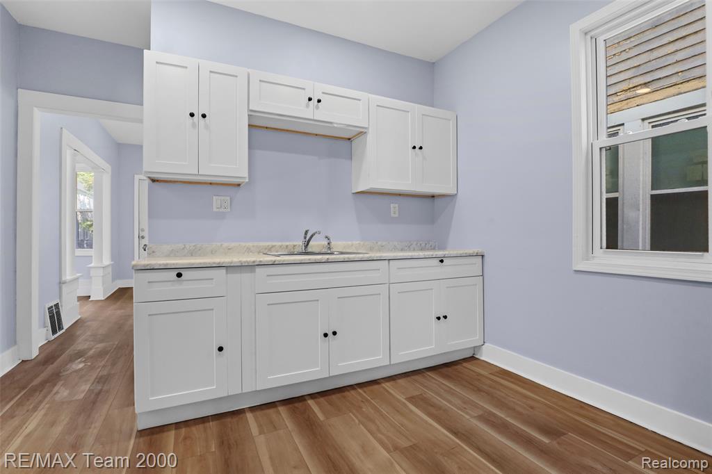 2435 Canton Street Property Photo 12