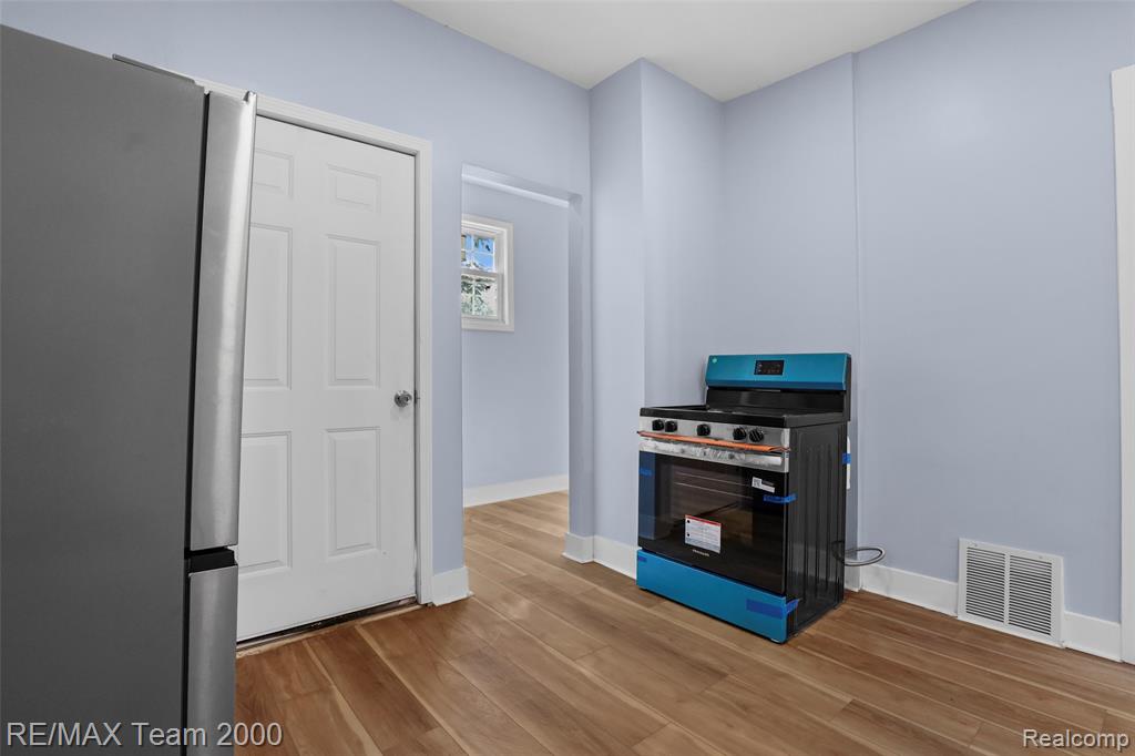 2435 Canton Street Property Photo 13