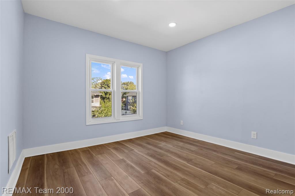 2435 Canton Street Property Photo 14