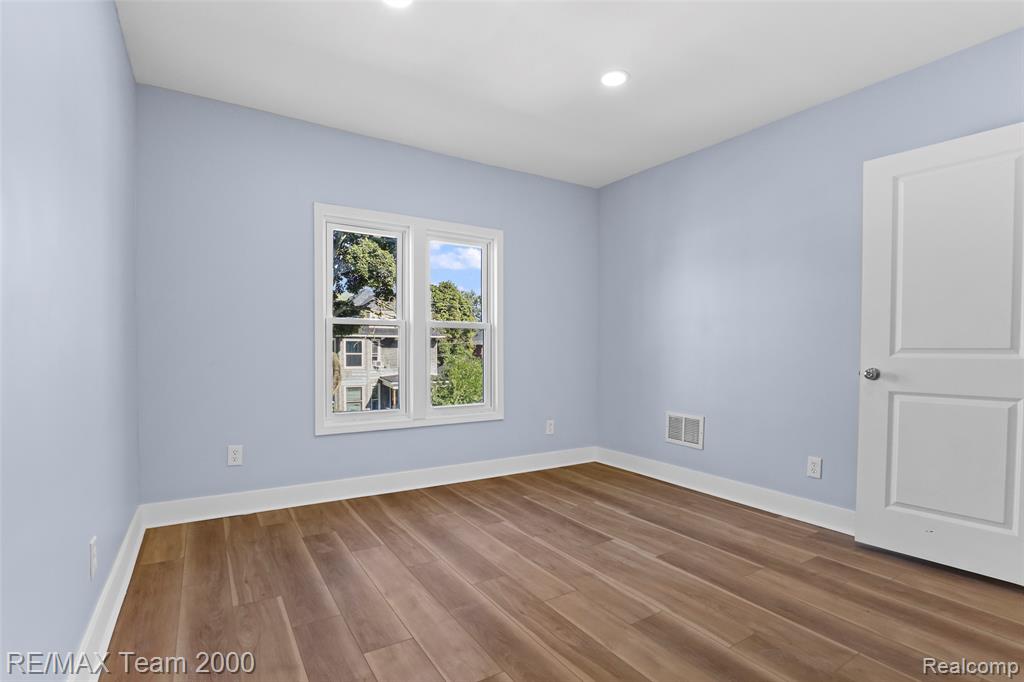 2435 Canton Street Property Photo 16