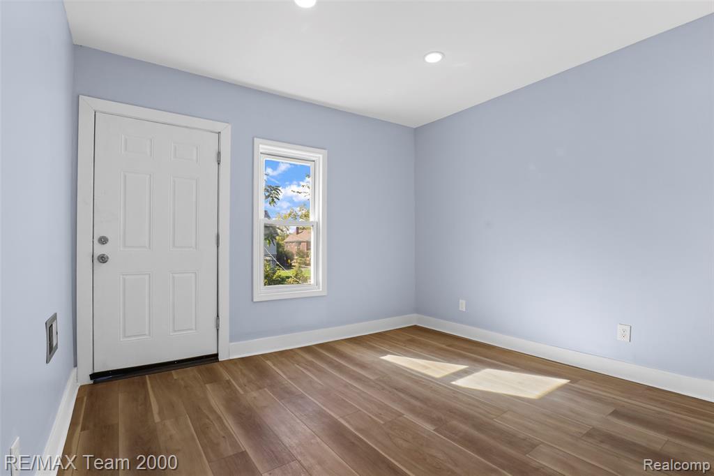 2435 Canton Street Property Photo 18