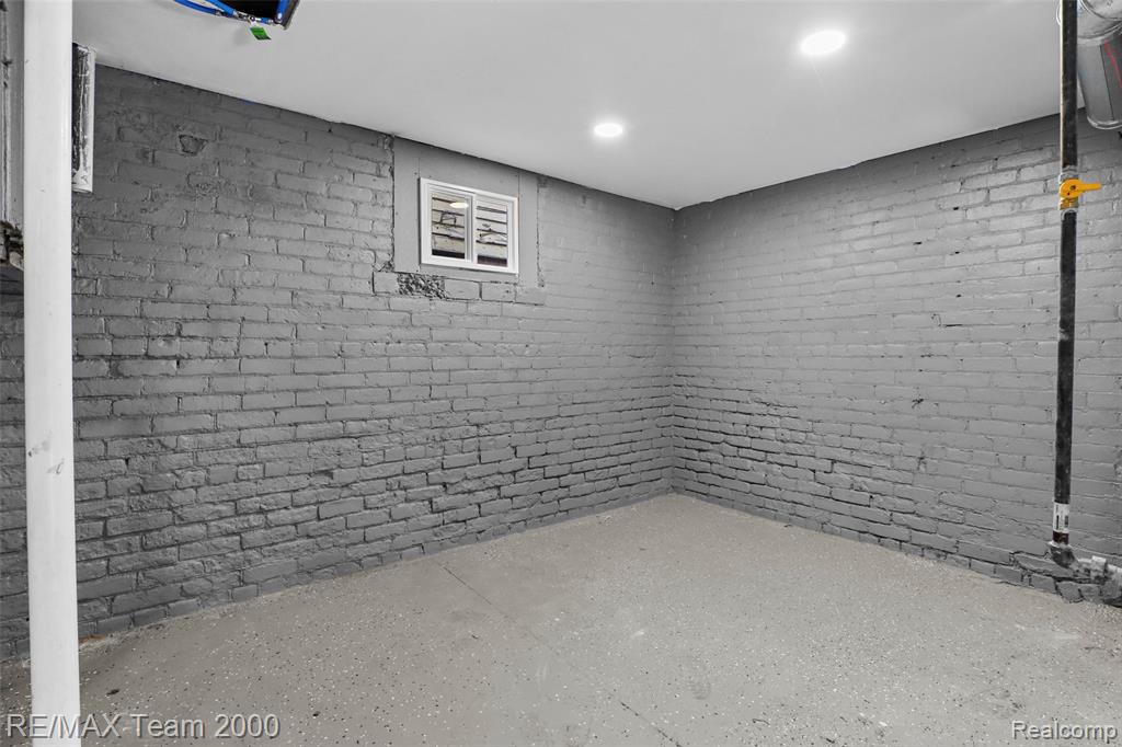 2435 Canton Street Property Photo 27